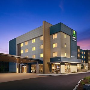 Holiday Inn Express & Suites - Portland Airport - Cascade Stn, An Ihg Hotel